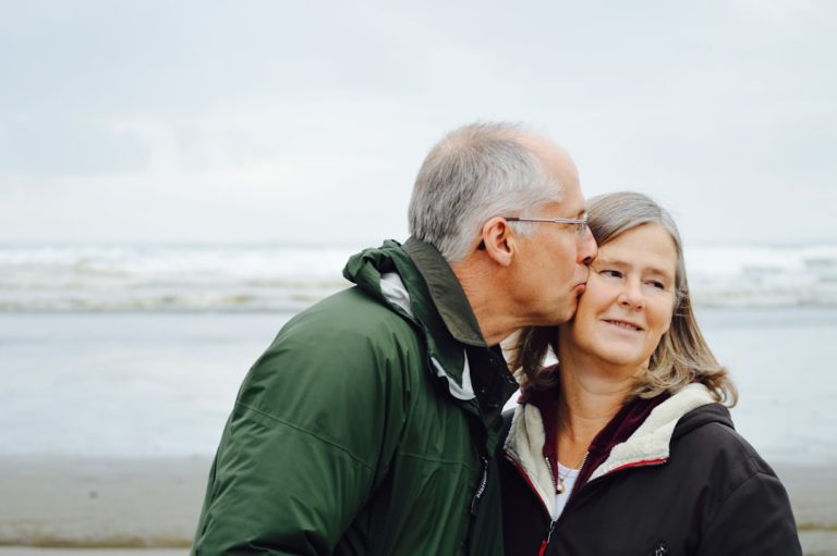 OurTime Avis : Mon Test Complet du Site de Rencontres Senior Après 50 Ans